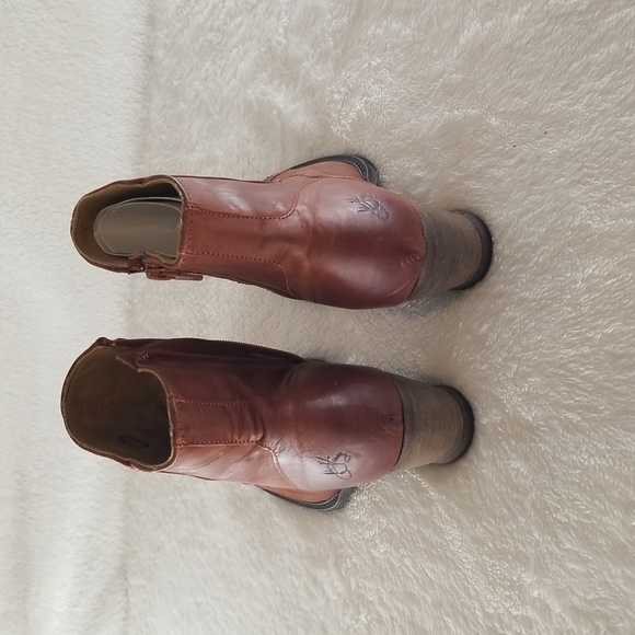 New, Never Worn, John Fluevog boots, size 6 - Picture 4 of 10
